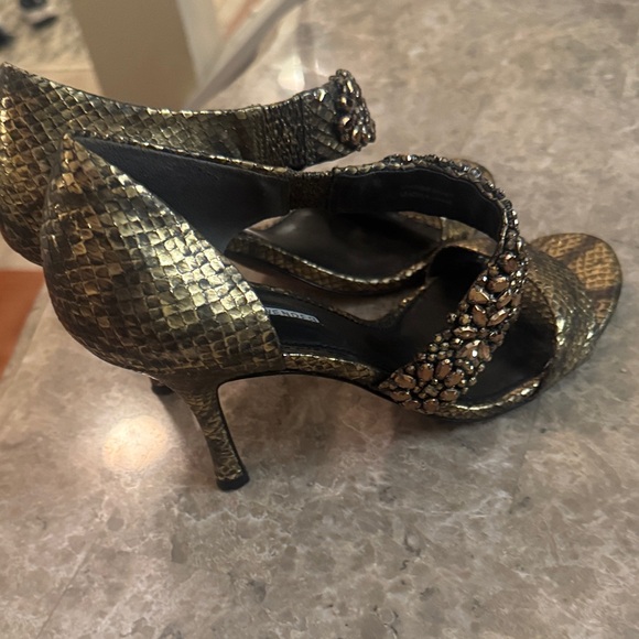 Vera Wang Lavender Label Gold Snakeskin Heels - Picture 5 of 6
